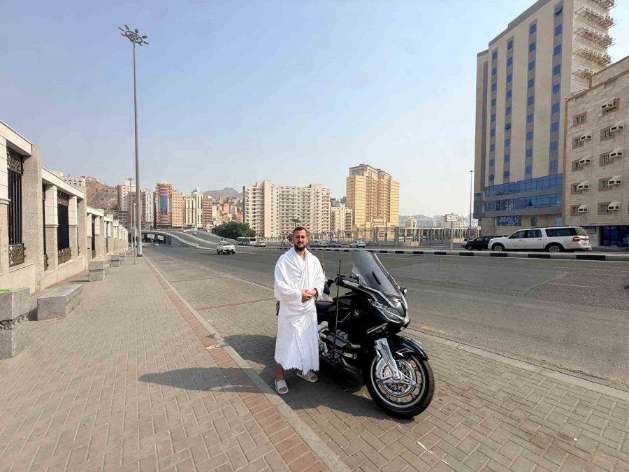 Motosikletle Umre Yolculuğunu Tam 15 Bin Kilometreyle Tamamladı