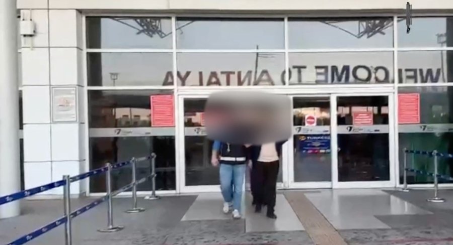 Antalya Havalimanı’nda Zimmet Ve Kaçakçılık Suçundan Gözaltına Alınan 10 Memurdan 5’i Tutuklandı