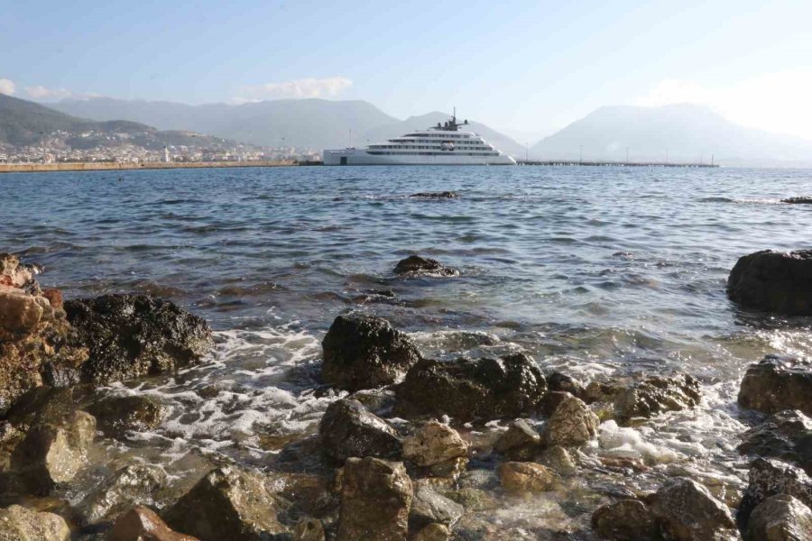 91 Turist 74 Mürettebatlı Lüks Gemi Alanya’ya Ulaştı