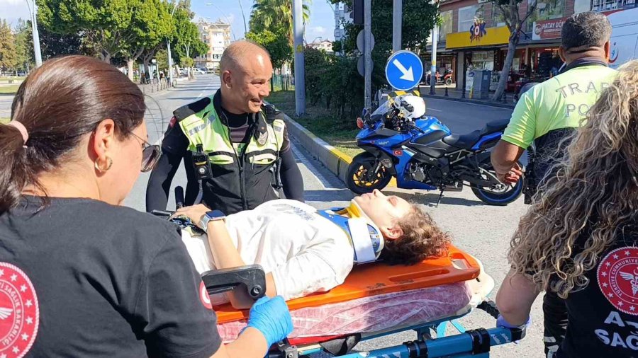 Kaza Yapıp Yaralanan Genç Kızdan, Başından Biran Olsun Ayrılmayan Trafik Polisine Kahvaltı Sözü