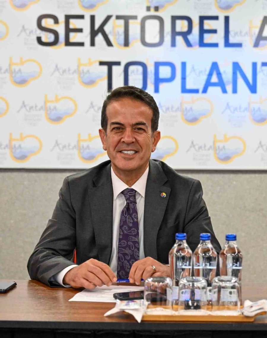 Antalya’da Kesme Çiçek Sektörünün Sorunları Masaya Yatırıldı