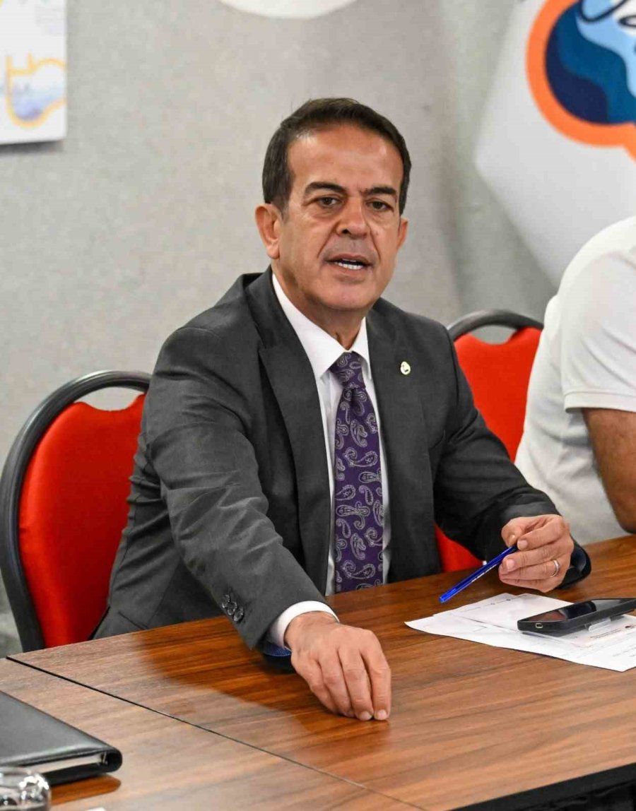 Antalya’da Kesme Çiçek Sektörünün Sorunları Masaya Yatırıldı