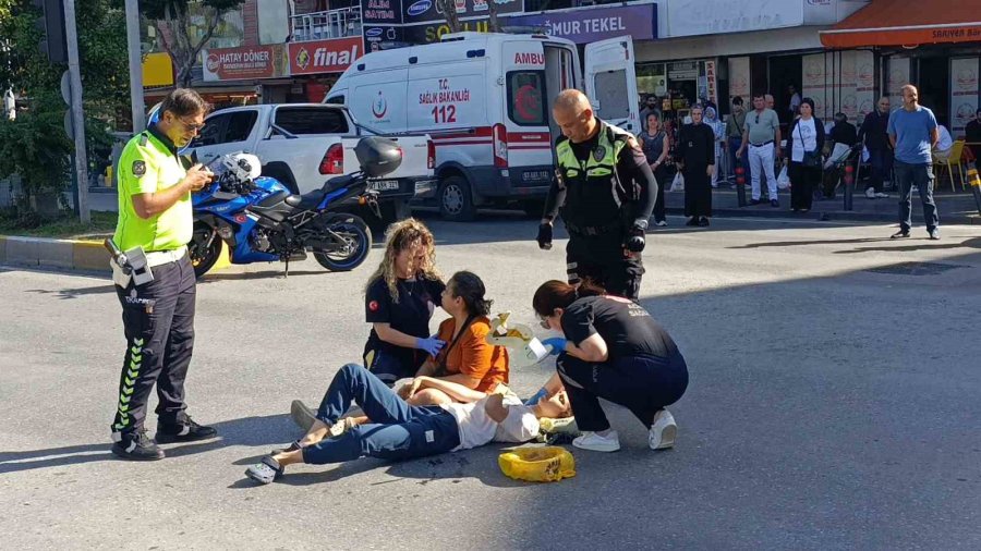 Kaza Yapıp Yaralanan Genç Kızdan, Başından Biran Olsun Ayrılmayan Trafik Polisine Kahvaltı Sözü
