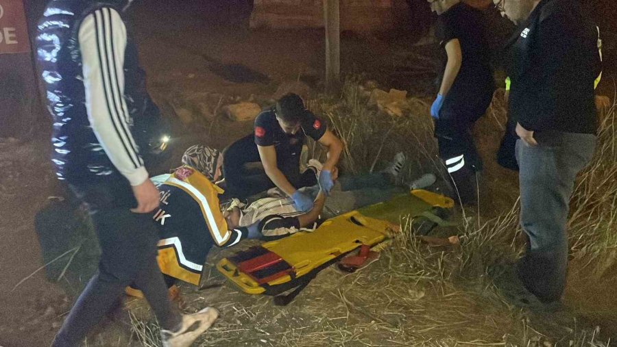 Karaman’da Motosiklet Şarampole Devrildi: 2 Yaralı