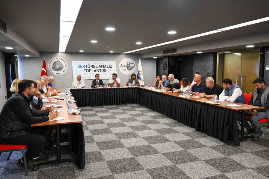 Antalya’da Kesme Çiçek Sektörünün Sorunları Masaya Yatırıldı