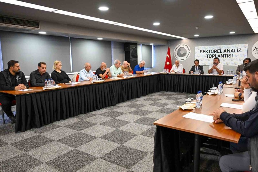 Antalya’da Kesme Çiçek Sektörünün Sorunları Masaya Yatırıldı