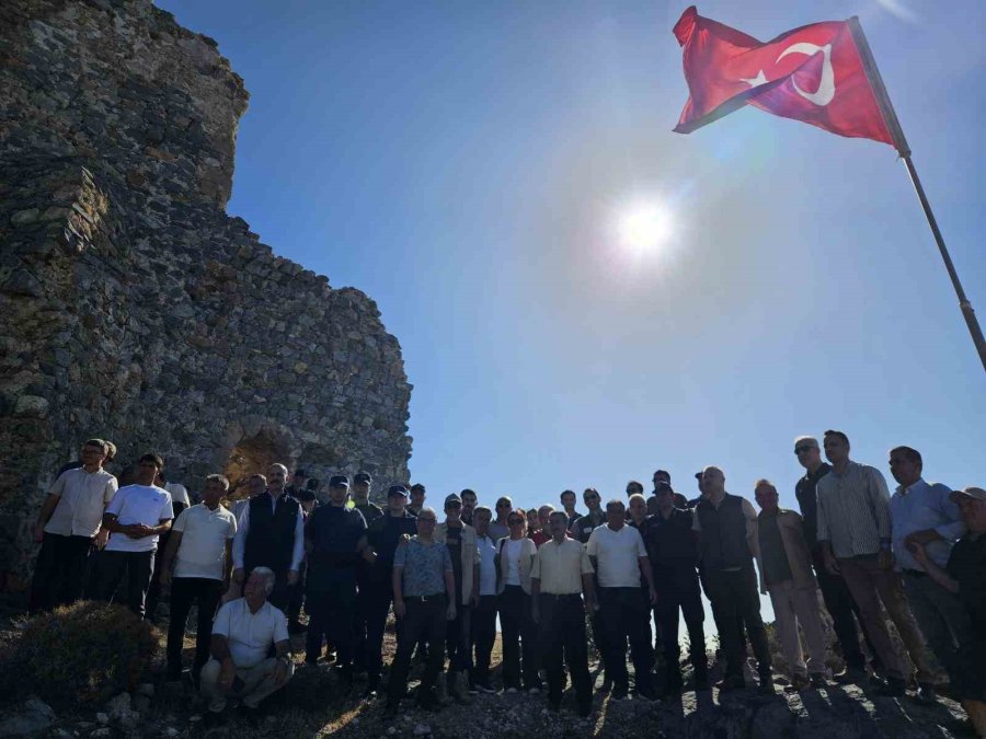 Softa Kalesinde ’cumhuriyet Yürüyüşü Ve Bayrak Değişimi Töreni’ Gerçekleştirildi