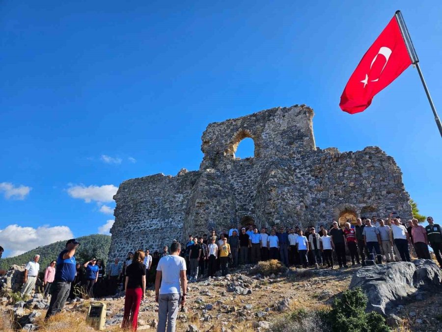 Softa Kalesinde ’cumhuriyet Yürüyüşü Ve Bayrak Değişimi Töreni’ Gerçekleştirildi