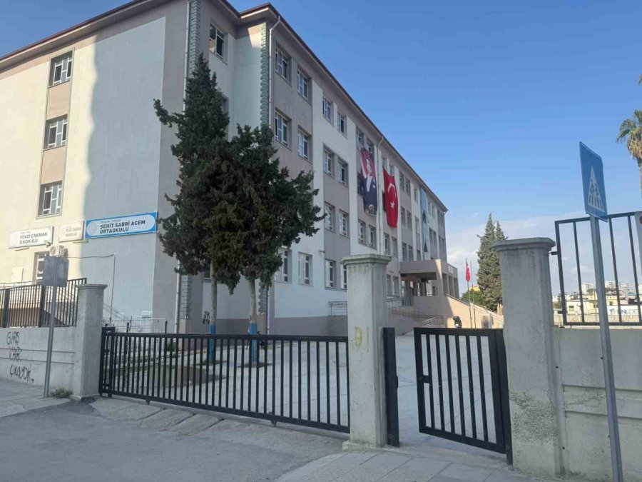 Mersin’de Okulda Gıda Zehirlenmesi Şüphesi: 26 Çocuk Hastaneye Sevk Edildi