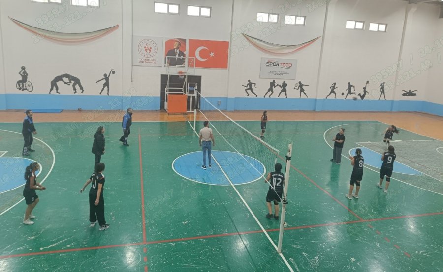 ’niğde Gençlerine Sahip Çıkıyor’ Projesiyle Voleybol Kursu Başladı