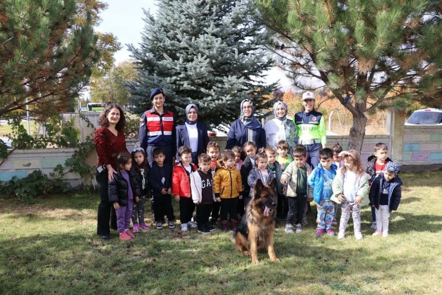 Niğde’de Öğrencilere Jandarma Tanıtımı Ve Trafik Eğitimi