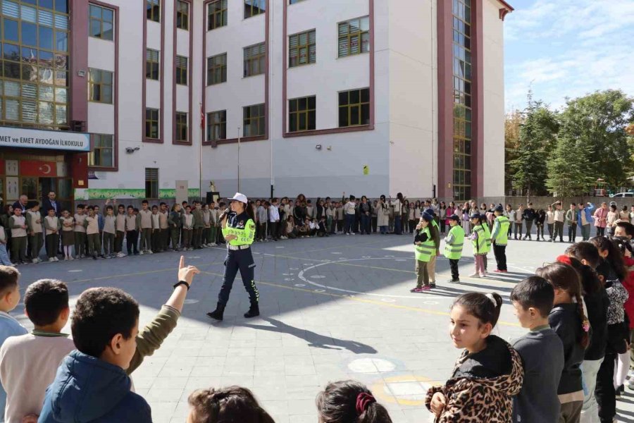 Niğde’de Öğrencilere Jandarma Tanıtımı Ve Trafik Eğitimi