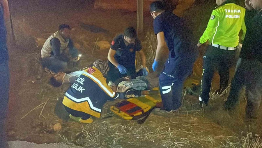 Karaman’da Motosiklet Şarampole Devrildi: 2 Yaralı