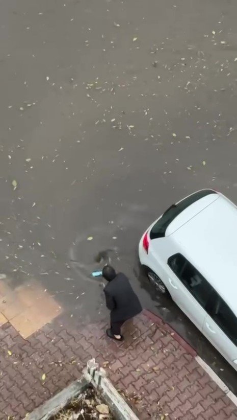 Antalya 15 Dakikada Kışı Yaşadı, Konyaaltı Sahili Beyaza Büründü