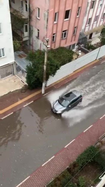 Antalya 15 Dakikada Kışı Yaşadı, Konyaaltı Sahili Beyaza Büründü