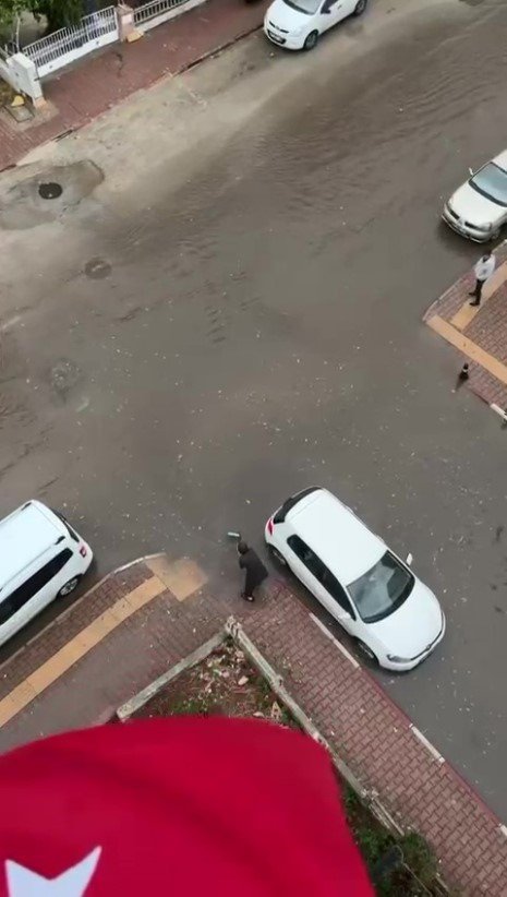 Antalya 15 Dakikada Kışı Yaşadı, Konyaaltı Sahili Beyaza Büründü