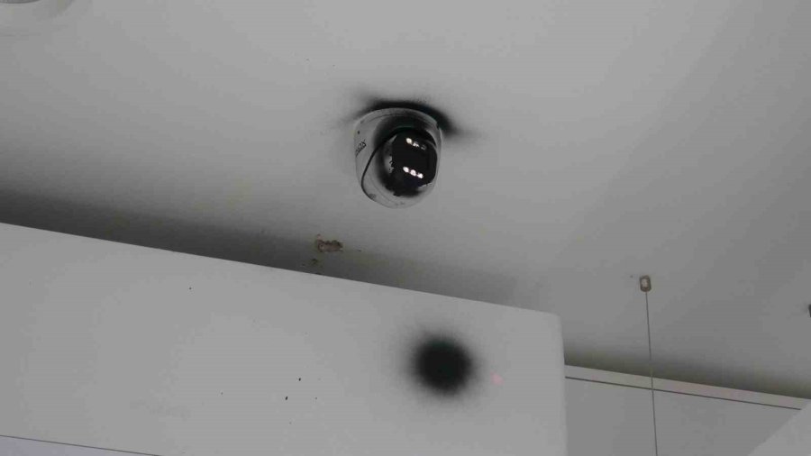 Antalya’da Kameraları Boyayıp, Çelik Kasayı Delerek Kuyumcudan 5 Kilo Altın Çalıp Kaçtılar