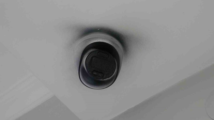 Antalya’da Kameraları Boyayıp, Çelik Kasayı Delerek Kuyumcudan 5 Kilo Altın Çalıp Kaçtılar