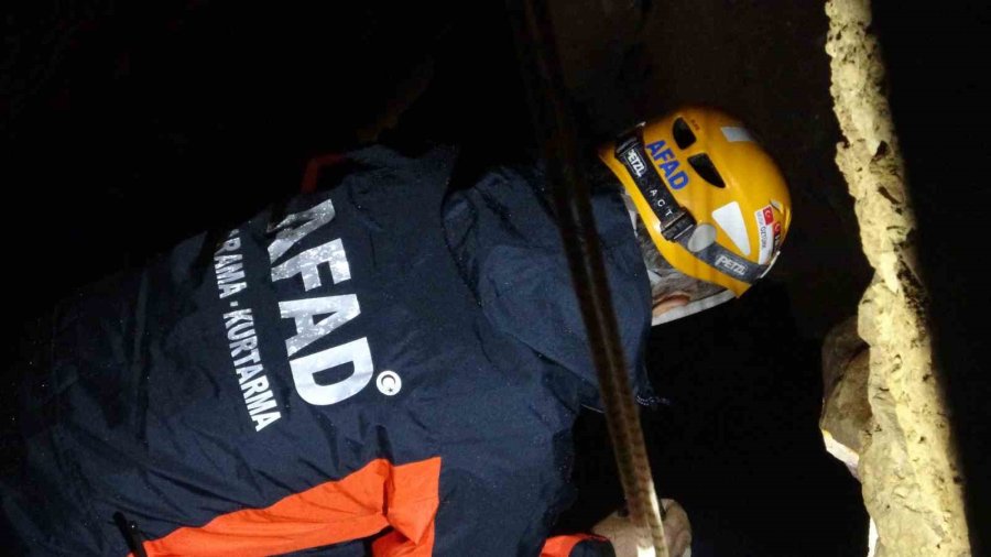 Sığındıkları Mağarada Mahsur Kaldılar: Restoranın Bahçesinden Film Gibi Operasyonla Kurtarıldılar