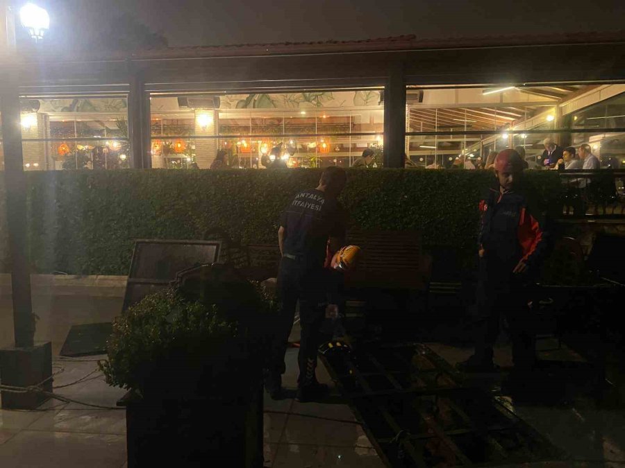 Sığındıkları Mağarada Mahsur Kaldılar: Restoranın Bahçesinden Film Gibi Operasyonla Kurtarıldılar