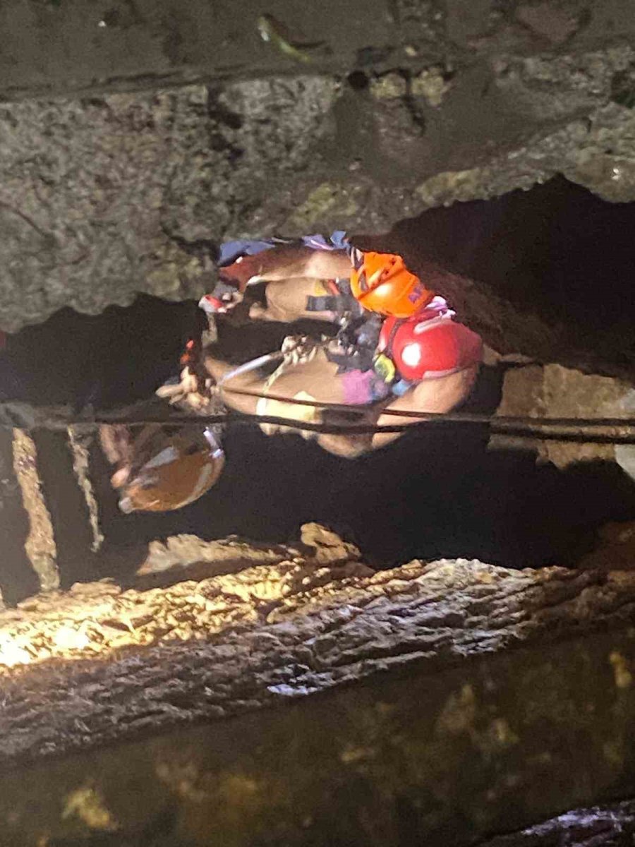 Sığındıkları Mağarada Mahsur Kaldılar: Restoranın Bahçesinden Film Gibi Operasyonla Kurtarıldılar