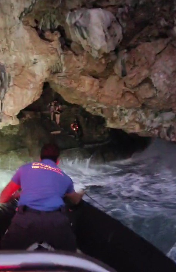 Sığındıkları Mağarada Mahsur Kaldılar: Restoranın Bahçesinden Film Gibi Operasyonla Kurtarıldılar