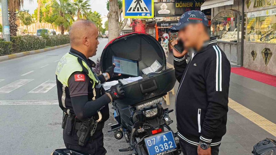 Yayaya Yol Veren Otomobile Arkadan Çaptı: 41 Bin 163 Tl Ceza Yedi