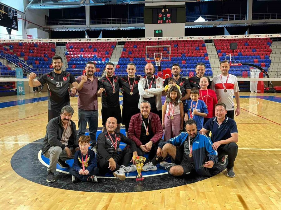 Niğde Ömer Halisdemir Üniversitesi Takımlarından Kamu Sporlarında Büyük Başarı