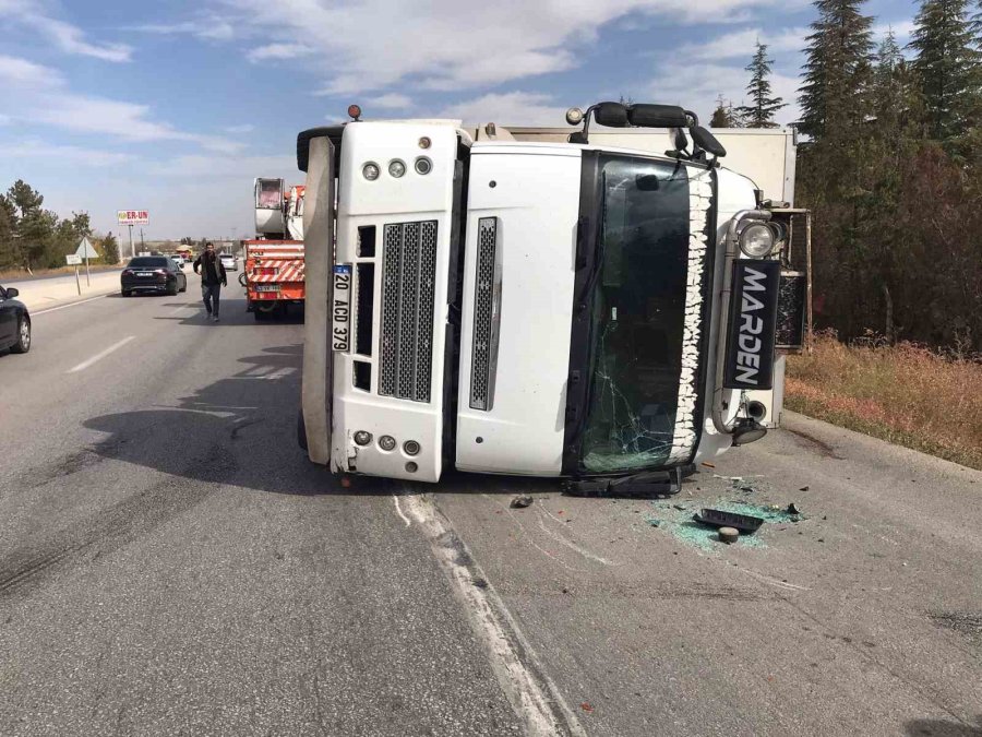 Yağ Yüklü Kamyon Devrildi: 1 Yaralı