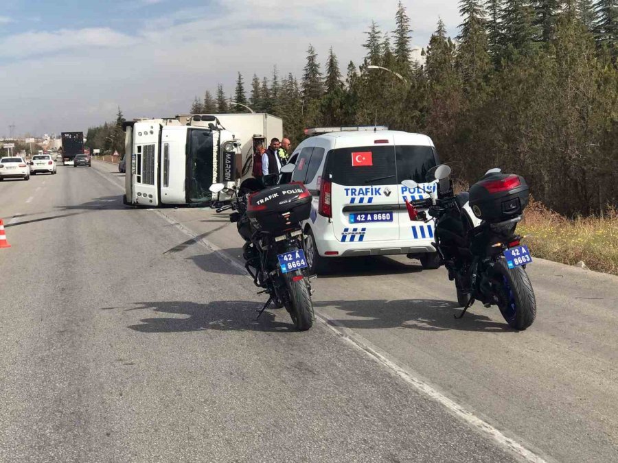 Yağ Yüklü Kamyon Devrildi: 1 Yaralı