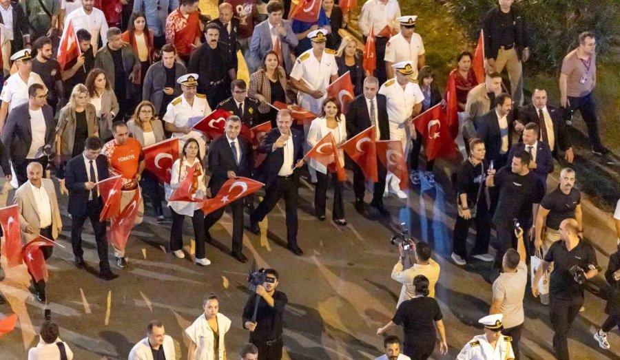Mersin’de ’bayrak Yürüyüşü’ Düzenlendi
