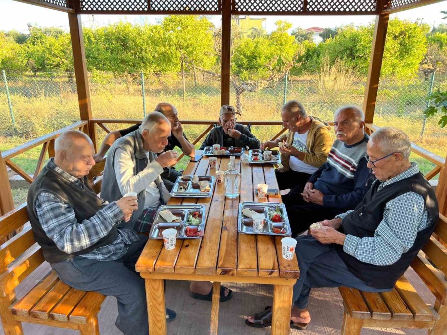 Ünlü Şef Fikret Özdemir’den Huzurevi Sakinlerine Lezzet Dolu Ziyafet