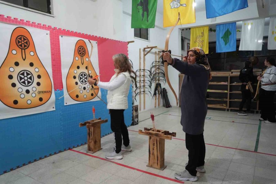 Niğde’deki Okçuluk Kursuna Yoğun İlgi