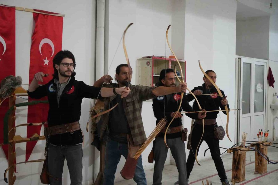 Niğde’deki Okçuluk Kursuna Yoğun İlgi