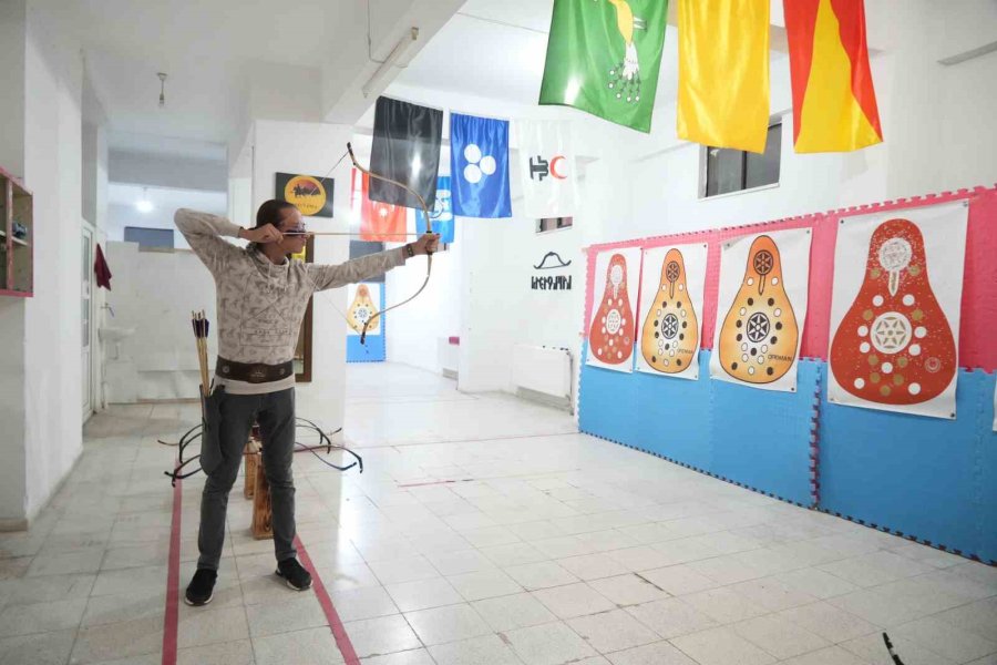 Niğde’deki Okçuluk Kursuna Yoğun İlgi