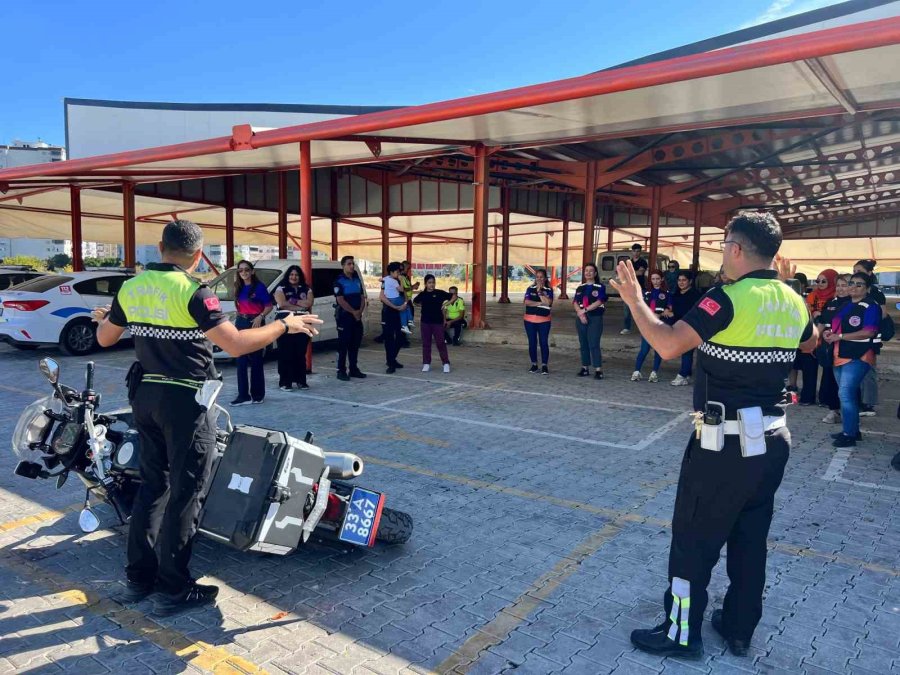 Kadın Motosiklet Sürücülerine Uygulamalı Eğitim