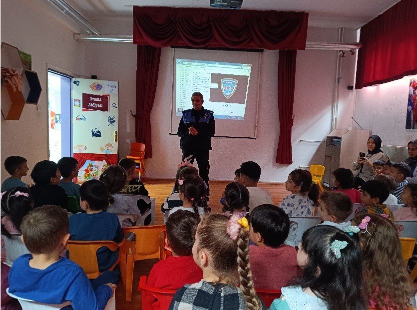 Niğde’de Öğrencilere Akran Zorbalığı Ve Trafik Semineri
