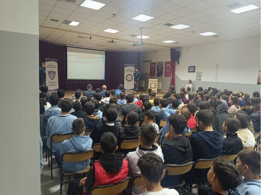 Niğde’de Öğrencilere Akran Zorbalığı Ve Trafik Semineri