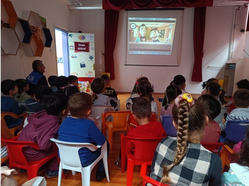 Niğde’de Öğrencilere Akran Zorbalığı Ve Trafik Semineri