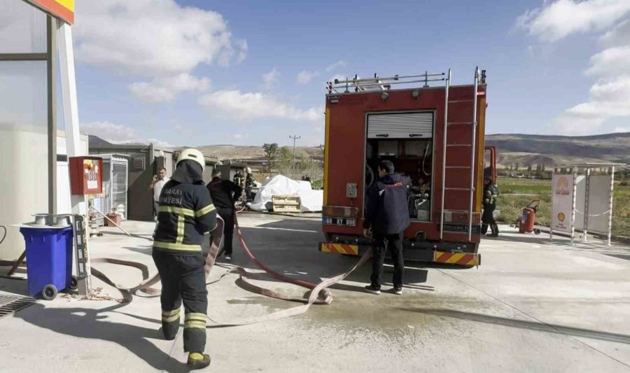 Aksaray’da Akaryakıt İstasyonundaki Yangın Korkuttu