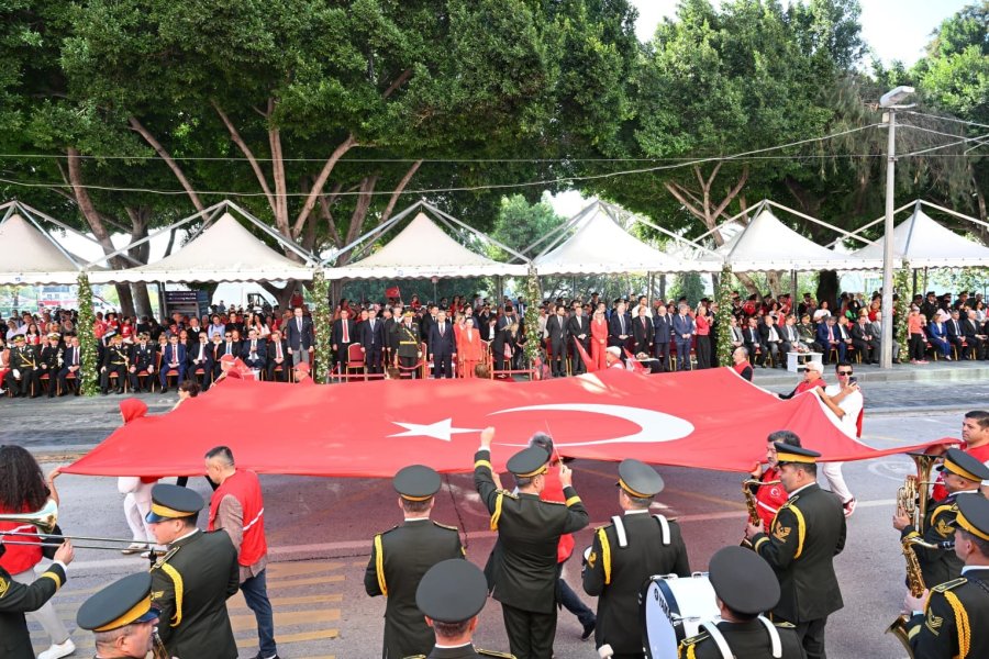 Antalya’da Cumhuriyet’in 102’nci Yılı Kutlamaları