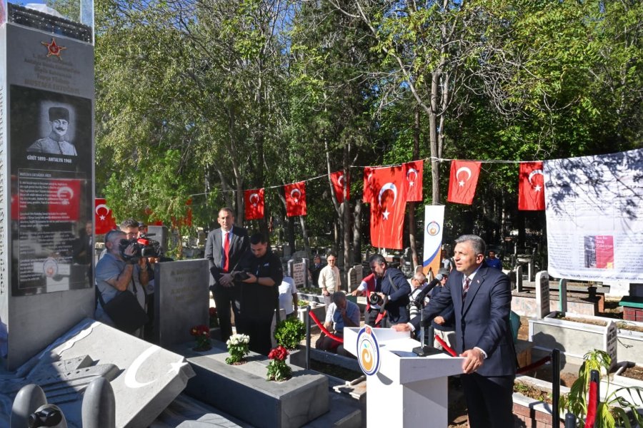 Antalya’nın Kahramanı Mustafa Ertuğrul Aker’in Anıt Mezarı Törenle Açıldı