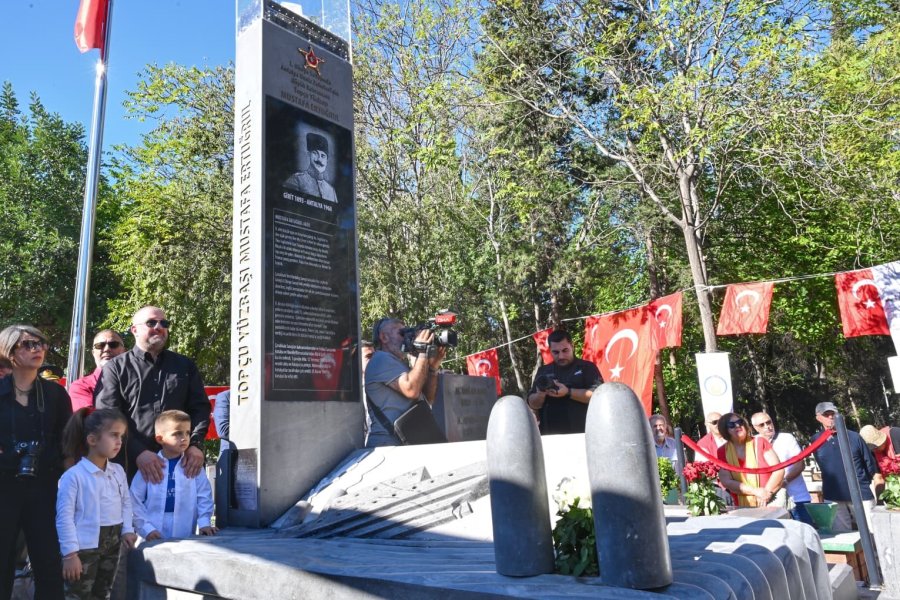 Antalya’nın Kahramanı Mustafa Ertuğrul Aker’in Anıt Mezarı Törenle Açıldı