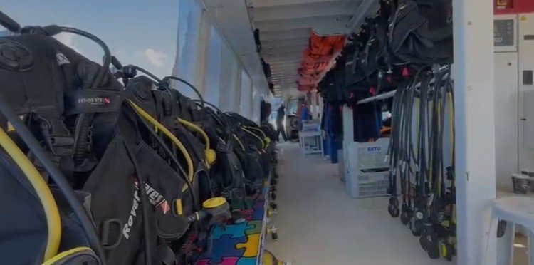 Denizin Altında İşaret Diliyle İstiklal Marşı’nı Okudular