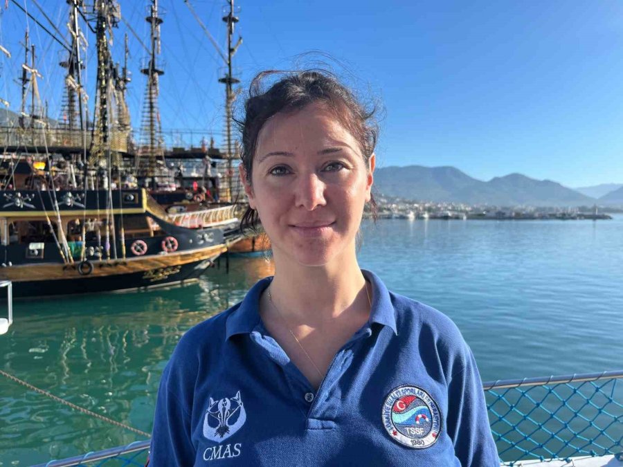 Denizin Altında İşaret Diliyle İstiklal Marşı’nı Okudular