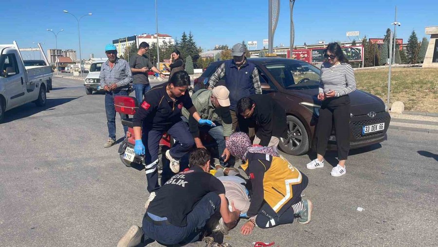 Otomobille Üç Tekerlekli Elektrikli Bisiklet Çarpıştı: 1 Yaralı