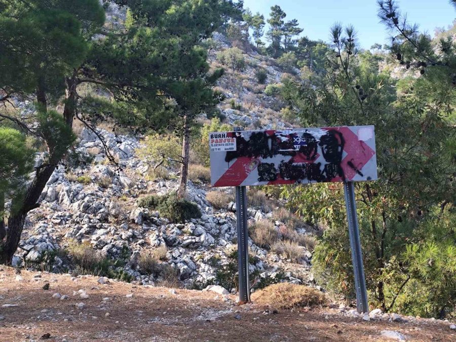 Bozyazı Yayla Yolunda Trafik Levhalarına Kurşunlu Saldırı