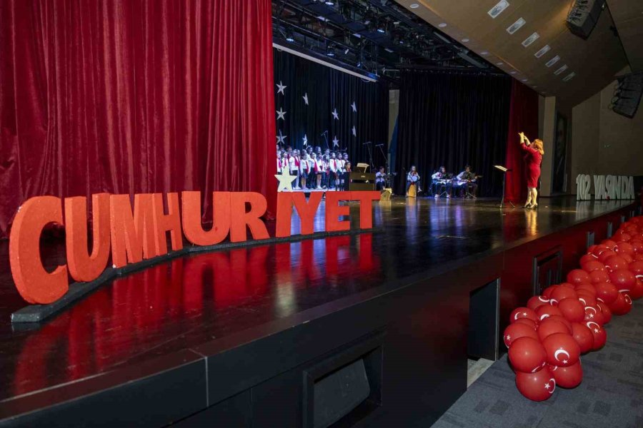 Mersin’de Çocuk Kampüsleri 29 Ekim Coşkusunda Tek Yürek Oldu