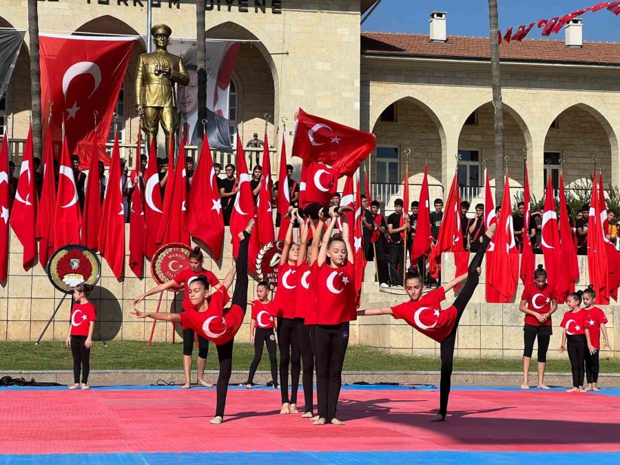 Mersin’de Cumhuriyet Bayramı Renkli Gösterilerle Kutlandı