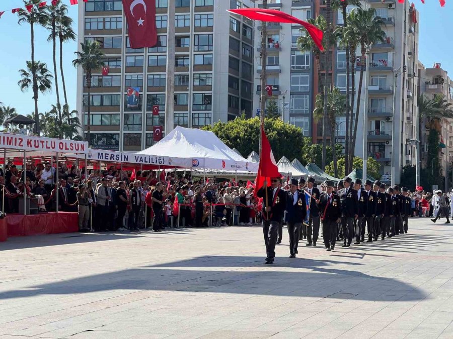 Mersin’de Cumhuriyet Bayramı Renkli Gösterilerle Kutlandı